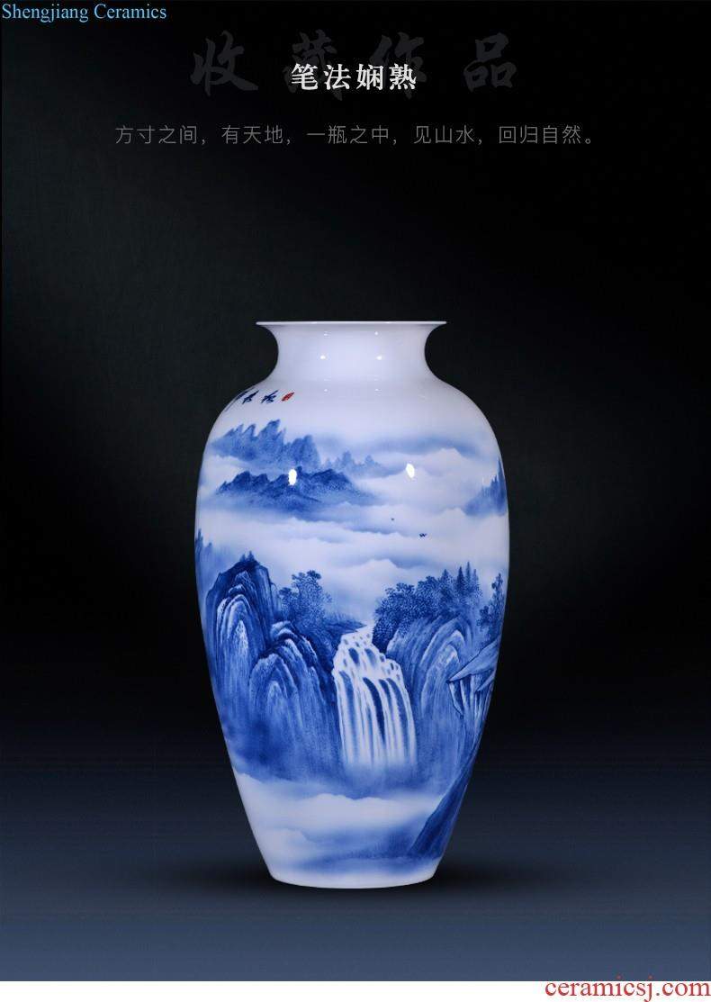 Jingdezhen ceramics furnishing articles hand-painted blue and white porcelain vases, flower arrangement of Chinese style restoring ancient ways is the sitting room bookcase home decoration