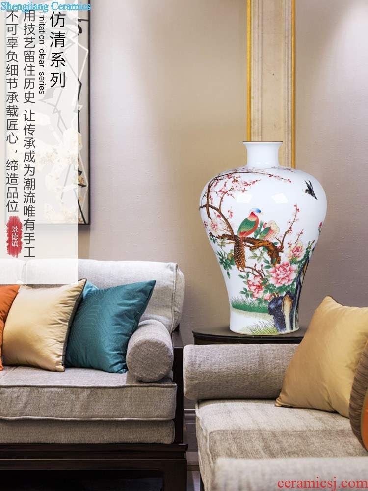 Jingdezhen ceramics furnishing articles laughs a hand-painted porcelain plate painter in sofa setting wall of the sitting room adornment