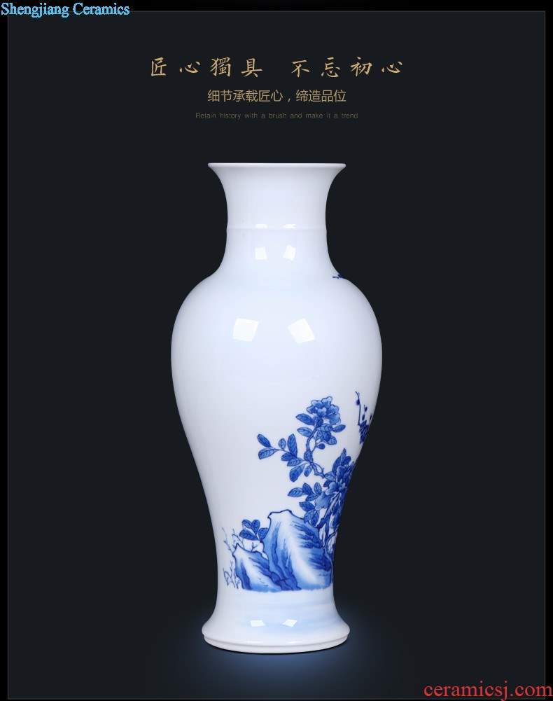 Jingdezhen ceramics antique blue and white porcelain dragon plum bottle small Chinese style household adornment, playing trumpet furnishing articles