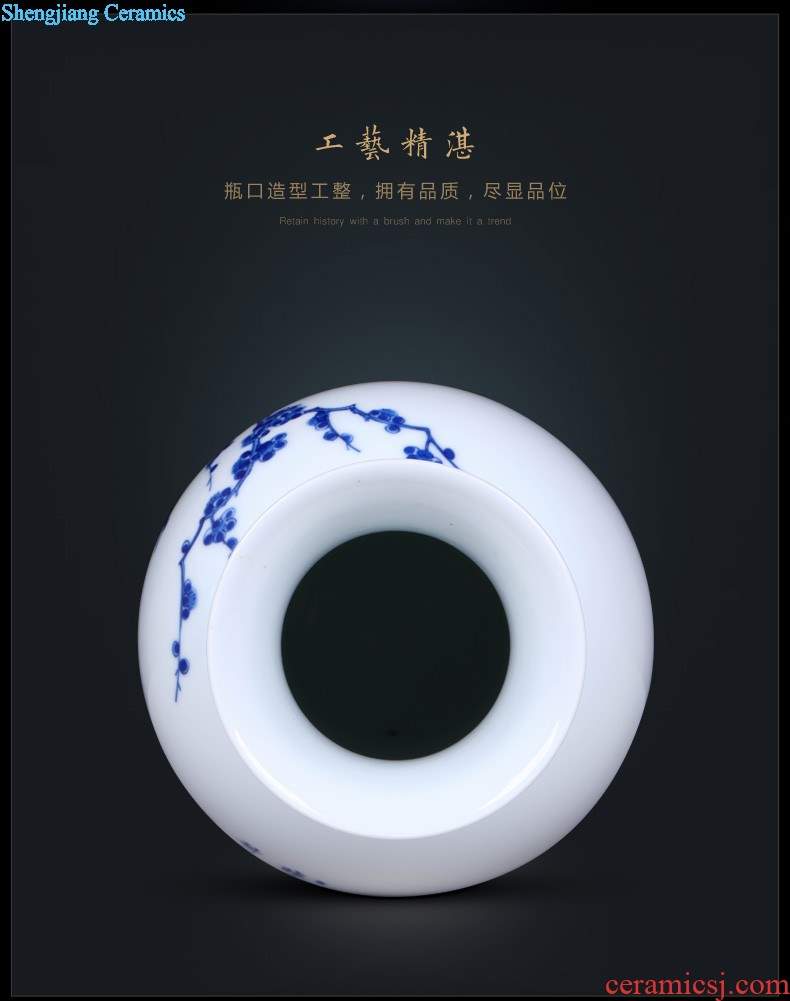 Jingdezhen ceramics antique blue and white porcelain dragon plum bottle small Chinese style household adornment, playing trumpet furnishing articles