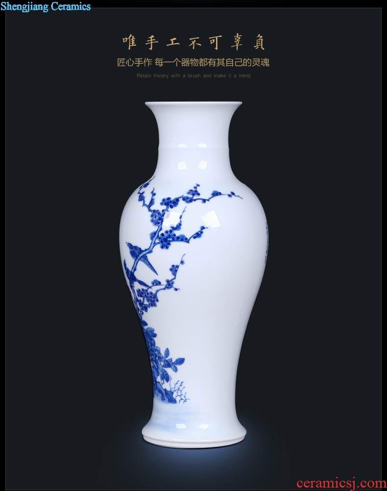 Jingdezhen ceramics antique blue and white porcelain dragon plum bottle small Chinese style household adornment, playing trumpet furnishing articles