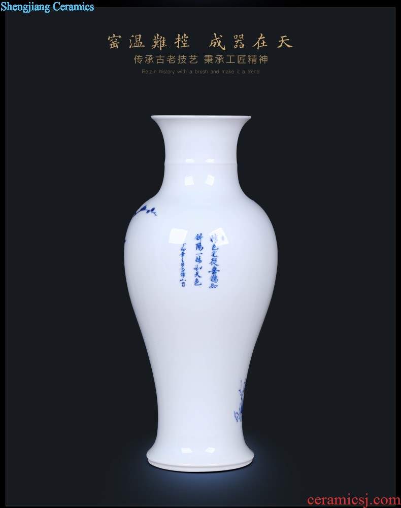 Jingdezhen ceramics antique blue and white porcelain dragon plum bottle small Chinese style household adornment, playing trumpet furnishing articles