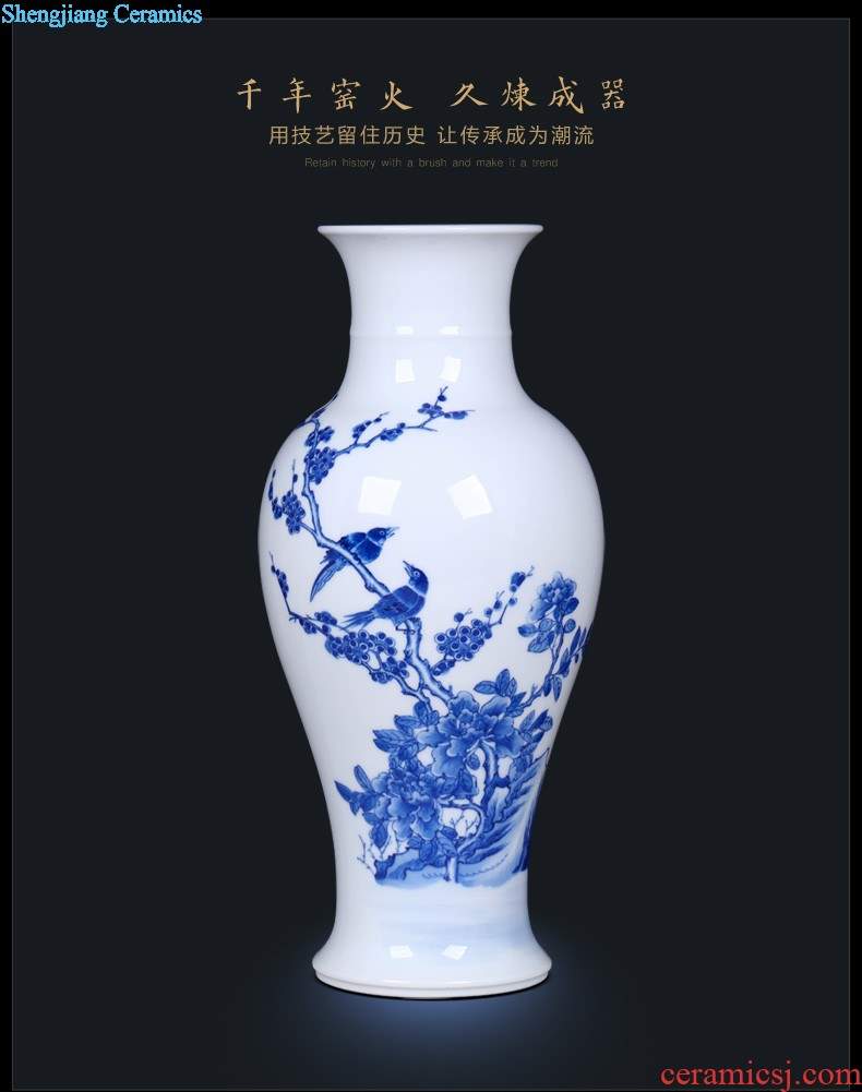 Jingdezhen ceramics antique blue and white porcelain dragon plum bottle small Chinese style household adornment, playing trumpet furnishing articles