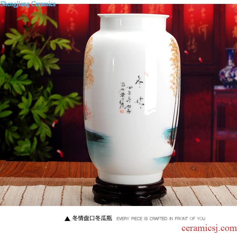 Hand-painted chrysanthemum patterns of blue and white porcelain of jingdezhen ceramics surface square vase furnishing articles study calligraphy and painting is received