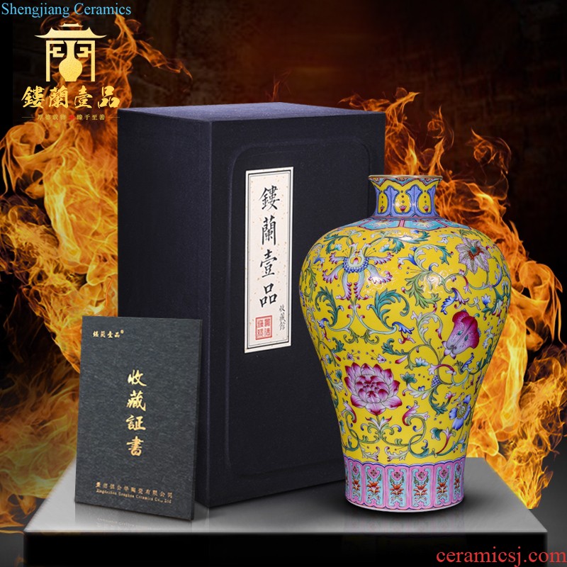 Jingdezhen ceramics hand-painted famille rose flower vase of new Chinese style is contemporary and contracted home sitting room adornment is placed