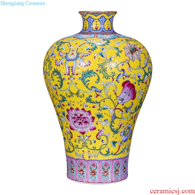 Jingdezhen ceramics hand-painted famille rose flower vase of new Chinese style is contemporary and contracted home sitting room adornment is placed