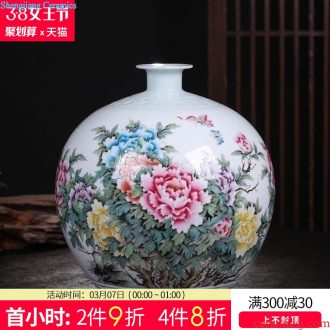 Jingdezhen porcelain vase Archaize tangle of lotus flat belly of blue and white porcelain bottle Decorative arts and crafts home furnishing articles in the living room