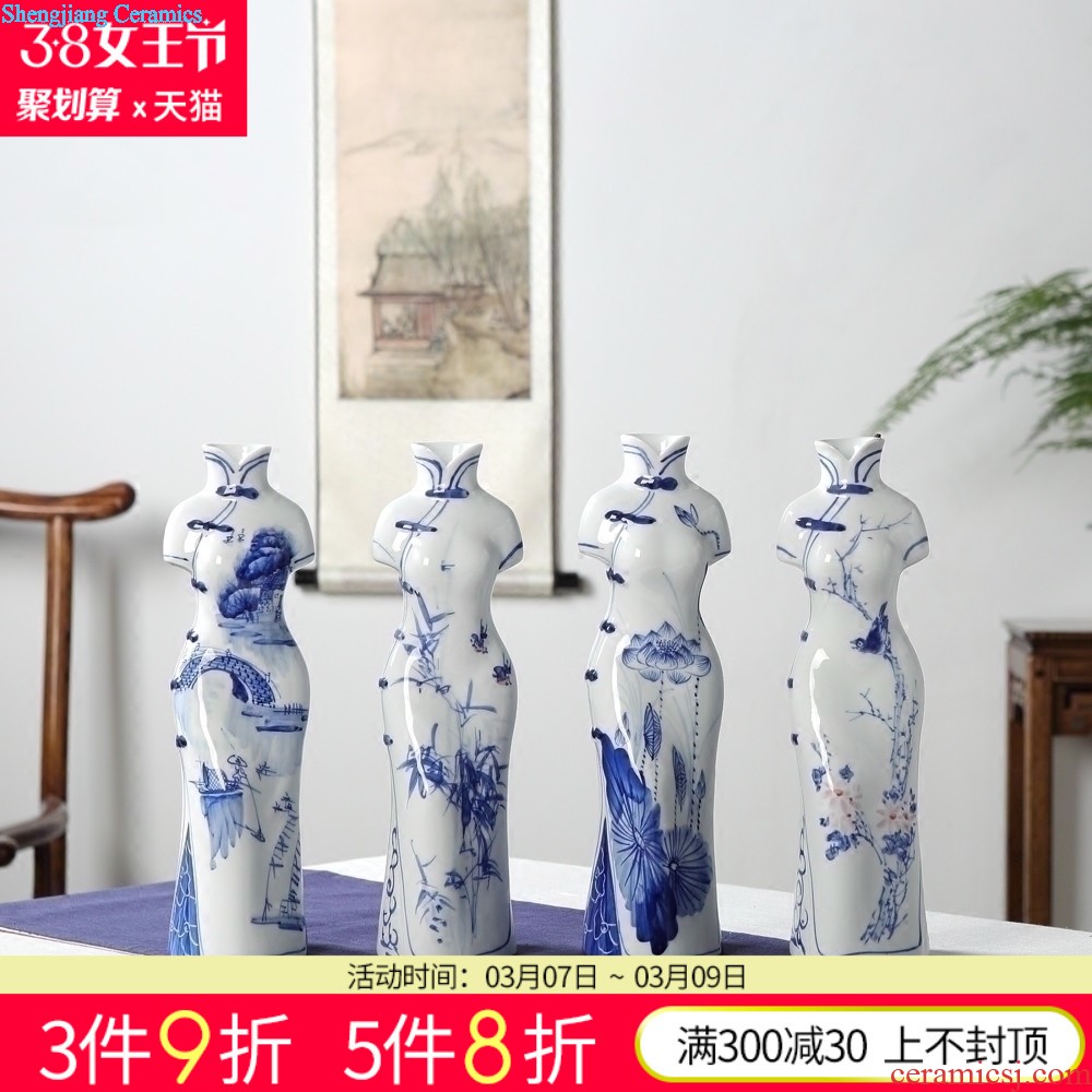 Jingdezhen ceramic porcelain furnishing articles Antique blue and white porcelain landscape general tank storage tank is Chinese style living room furniture decoration