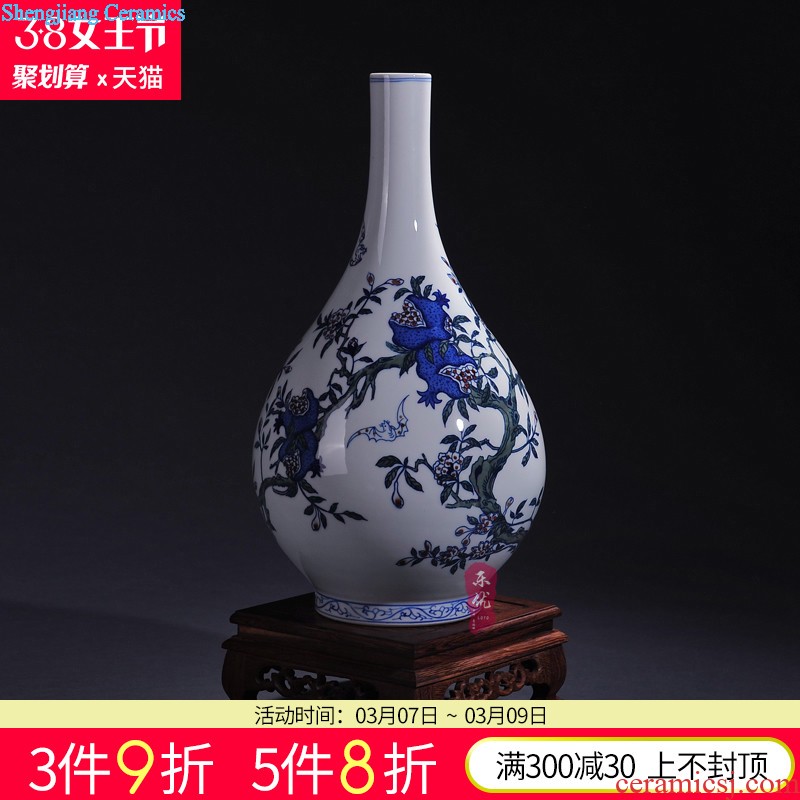 Jingdezhen ceramics Gold sweet design of blue and white porcelain vase Modern fashion decoration crafts are sitting room