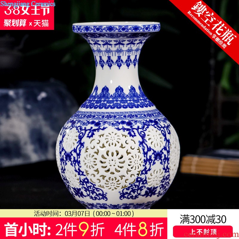 Jingdezhen ceramics furnishing articles hand-painted sabingga sukdun dergici jimbi hang dish by dish sitting room of Chinese style household decorative arts and crafts