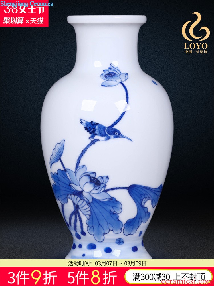 Jingdezhen ceramics antique blue and white porcelain dragon plum bottle small Chinese style household adornment, playing trumpet furnishing articles