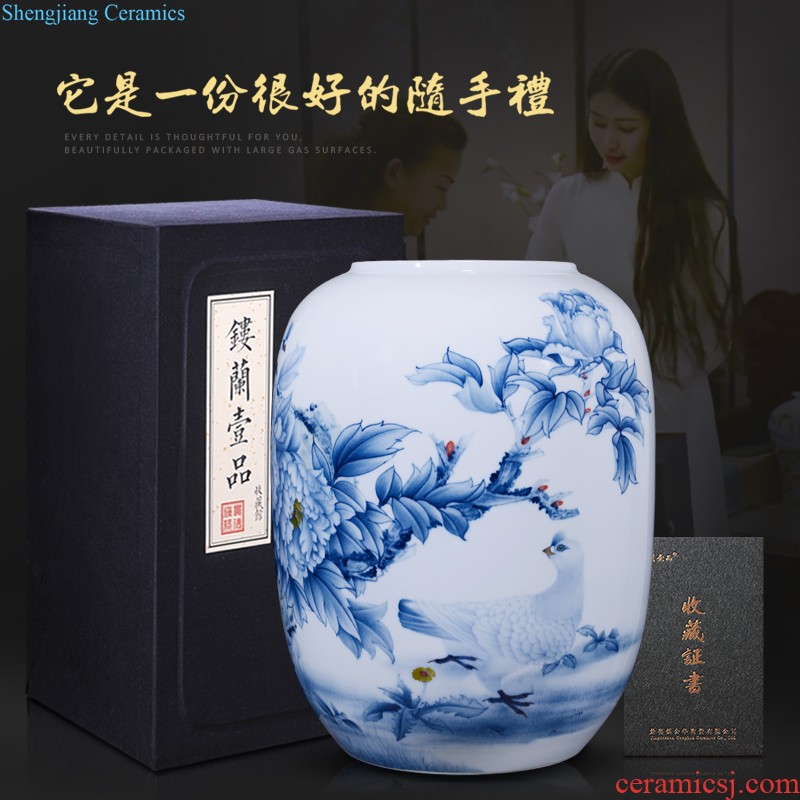 Jingdezhen ceramics hand-painted famille rose blooming flowers in the vase Chinese style living room adornment household furnishing articles