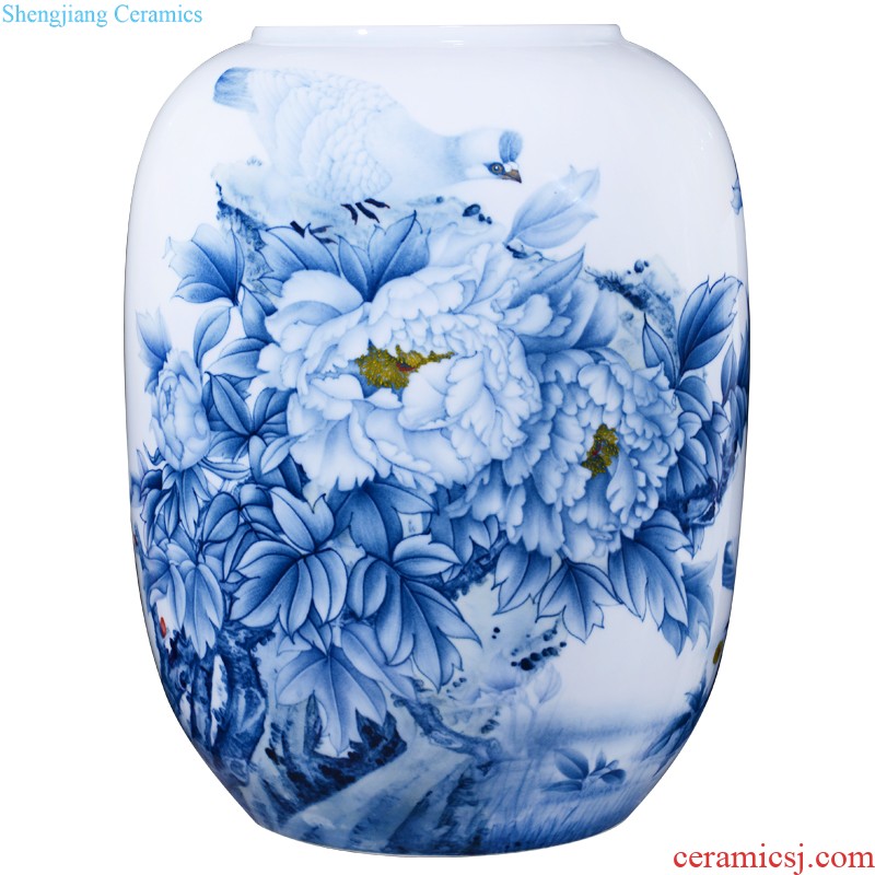 Jingdezhen ceramics hand-painted famille rose blooming flowers in the vase Chinese style living room adornment household furnishing articles