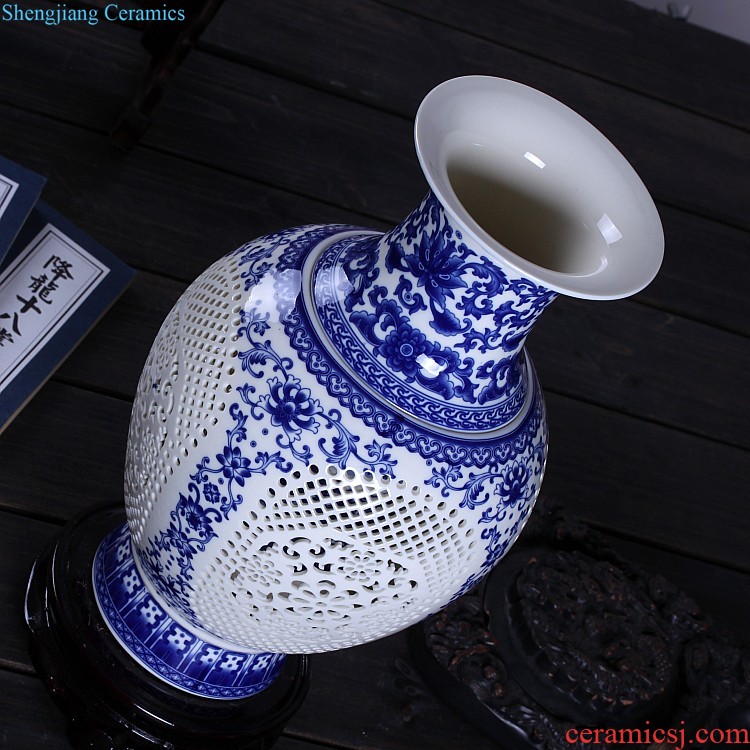 Jingdezhen porcelain Beauty is the sitting room creative fashion crafts green glaze bottle decoration vase furnishing articles decorations