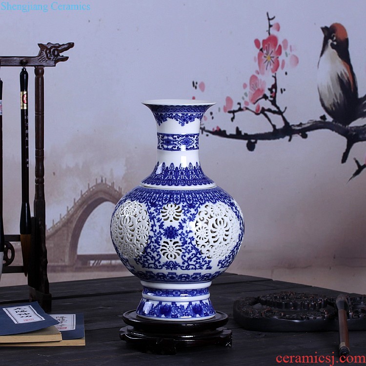 Jingdezhen porcelain Beauty is the sitting room creative fashion crafts green glaze bottle decoration vase furnishing articles decorations