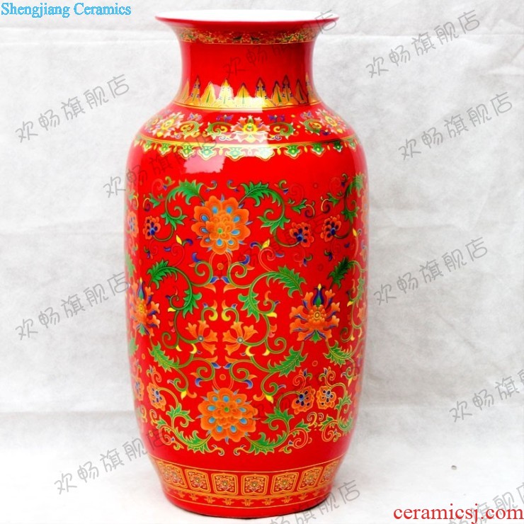 Jingdezhen ceramic masters hand-painted vases, flower arranging machine carved lotus pomegranate bottles of home sitting room adornment is placed