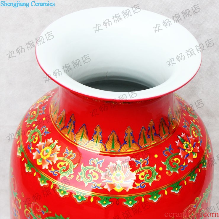 Jingdezhen ceramic masters hand-painted vases, flower arranging machine carved lotus pomegranate bottles of home sitting room adornment is placed