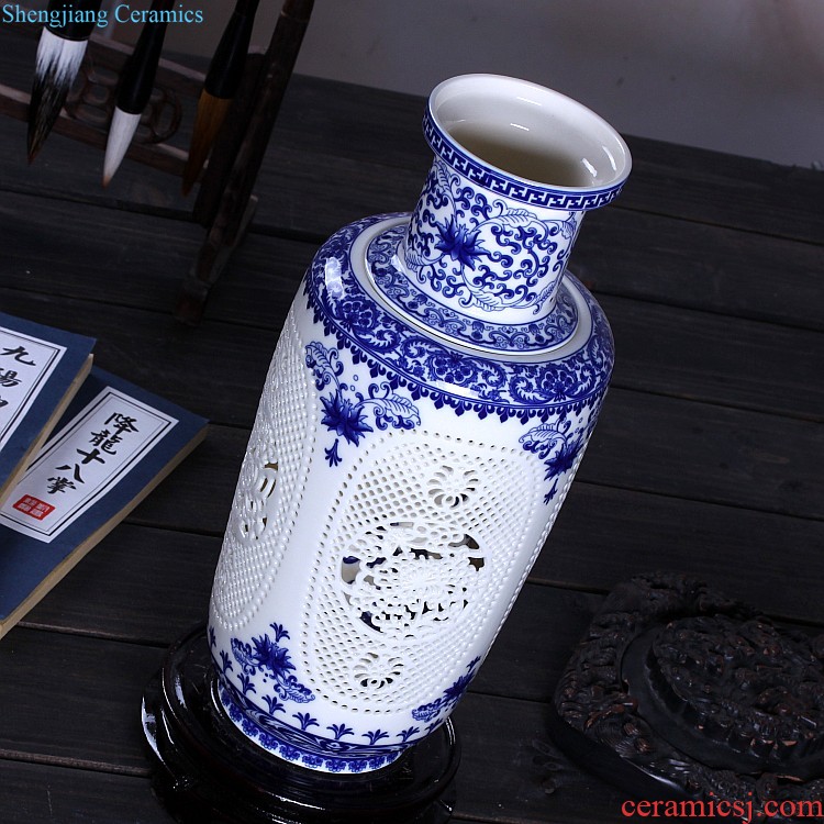 Jingdezhen porcelain Beauty is the sitting room creative fashion crafts green glaze bottle decoration vase furnishing articles decorations