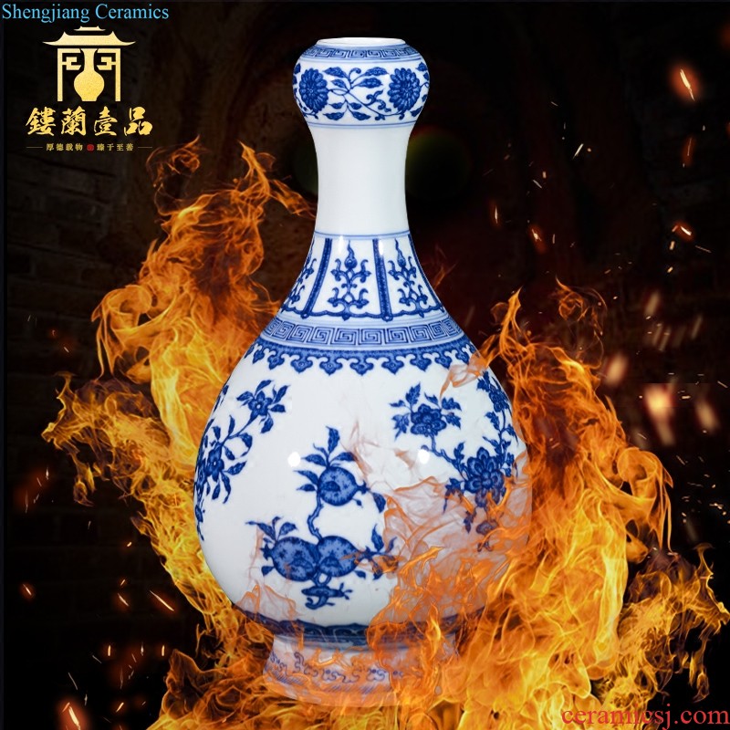 Jingdezhen ceramics imitation qing qianlong fuels the bat life of bottles of the sitting room of Chinese style household decorations collection furnishing articles