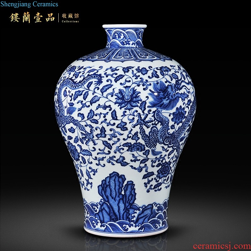 Jingdezhen ceramics imitation qing qianlong powder blue lion sitting room adornment shell flower vase new Chinese style household furnishing articles