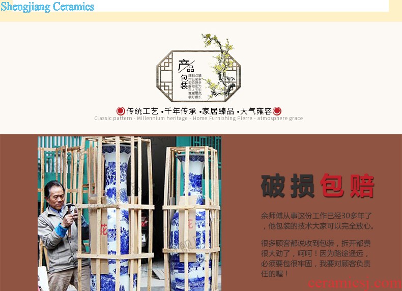 Jingdezhen ceramic masters hand draw large vases, furnishing articles now rising household decoration for the opening of blue and white porcelain gifts