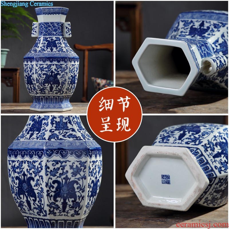 Jingdezhen porcelain vase Archaize colored enamel vase flowers Modern Chinese style home sitting room adornment is placed