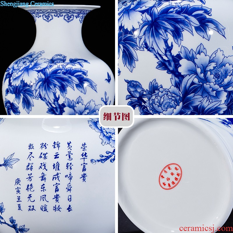 Jingdezhen porcelain vases, antique hand-painted color of blue and white porcelain cover pot Chinese style classical sitting room adornment is placed