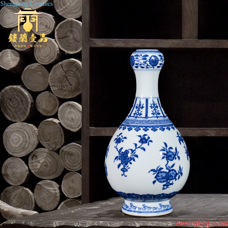 Jingdezhen ceramics imitation qing qianlong fuels the bat life of bottles of the sitting room of Chinese style household decorations collection furnishing articles