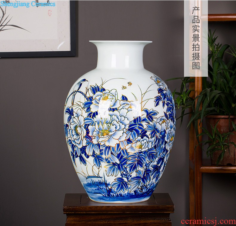 Jingdezhen ceramics imitation qing qianlong pastel vases, flower arranging antique Chinese rich ancient frame sitting room adornment is placed