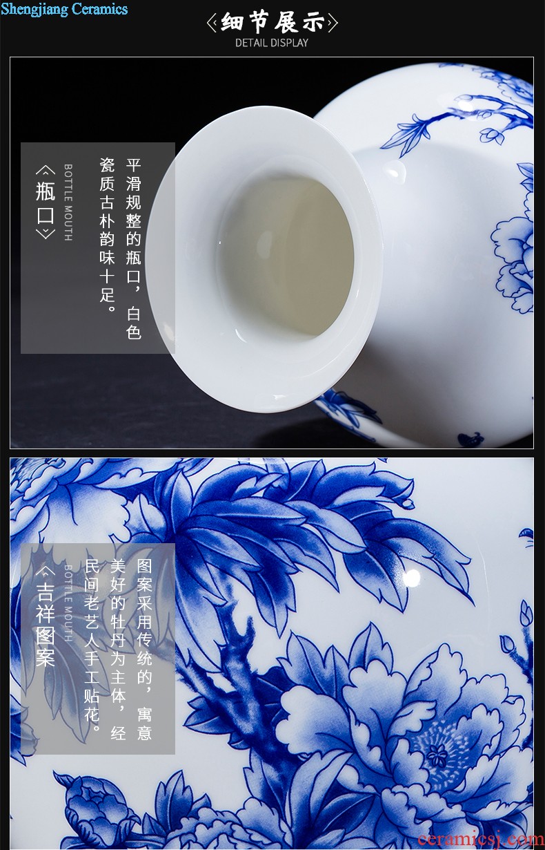 Jingdezhen porcelain vases, antique hand-painted color of blue and white porcelain cover pot Chinese style classical sitting room adornment is placed