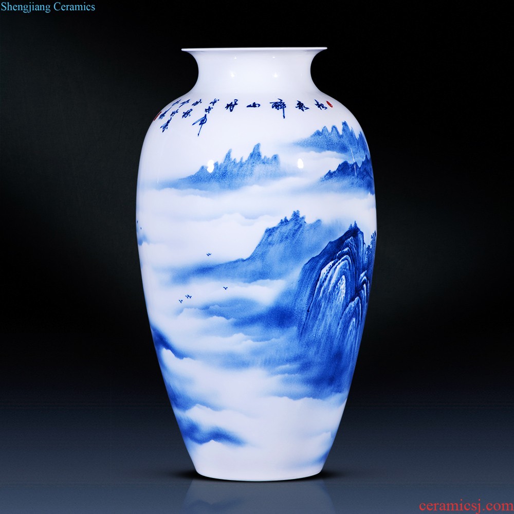 Jingdezhen ceramics furnishing articles hand-painted blue and white porcelain vases, flower arrangement of Chinese style restoring ancient ways is the sitting room bookcase home decoration