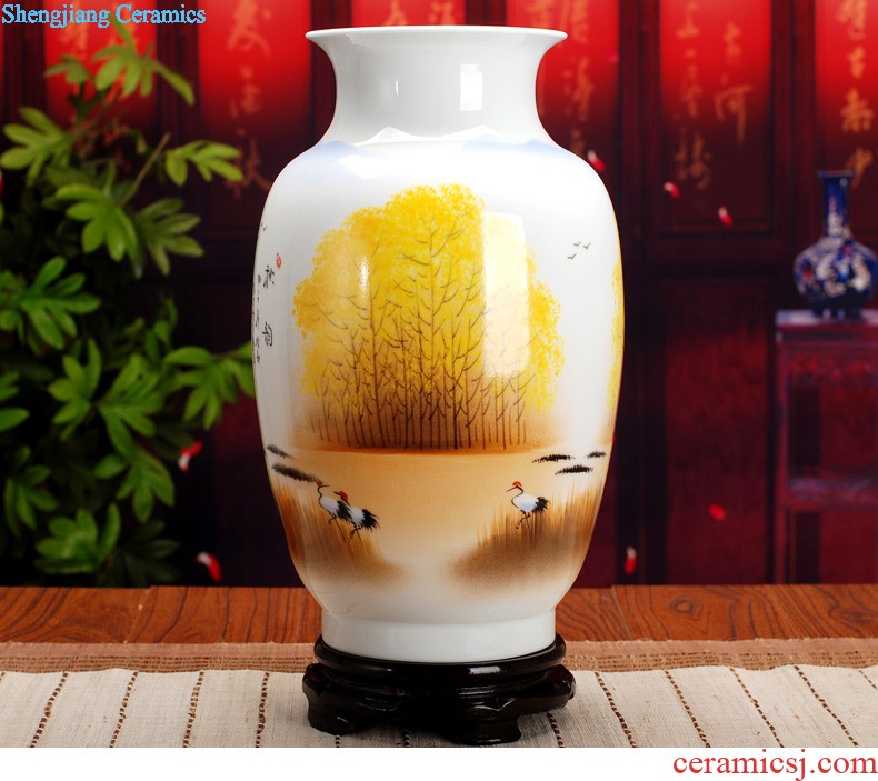 Hand-painted chrysanthemum patterns of blue and white porcelain of jingdezhen ceramics surface square vase furnishing articles study calligraphy and painting is received