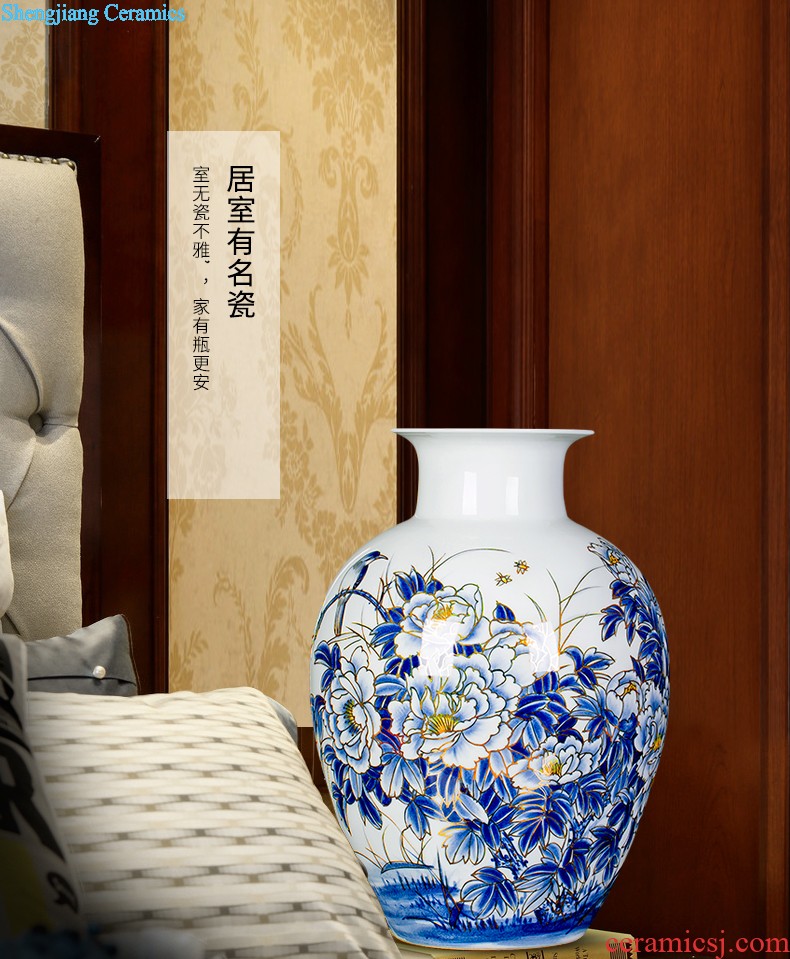 Jingdezhen ceramics imitation qing qianlong pastel vases, flower arranging antique Chinese rich ancient frame sitting room adornment is placed