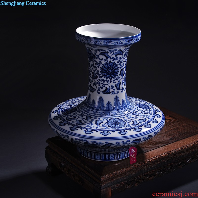 Jingdezhen ceramics Gold kirin blue and white porcelain vase spit bead Contemporary and fashionable sitting room adornment is placed process