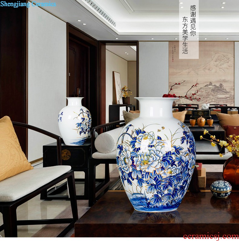 Jingdezhen ceramics imitation qing qianlong pastel vases, flower arranging antique Chinese rich ancient frame sitting room adornment is placed