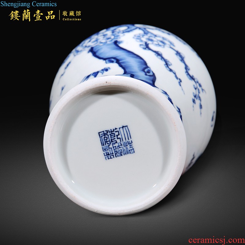 Jingdezhen ceramics imitation qing yongzheng blue tie up branch lotus the lion shell vase Chinese sitting room adornment is placed