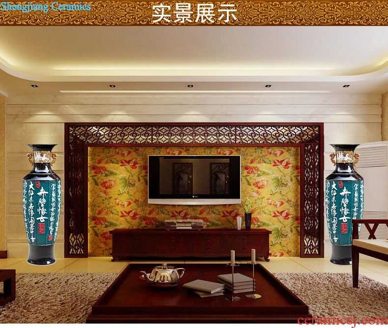 Jingdezhen ceramics of large vases, hand-painted mountain stream of blue and white porcelain hotel villa place large living room