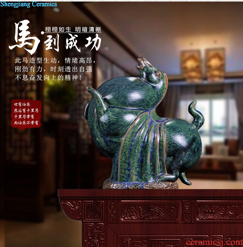 Jingdezhen ceramics new sitting room of Chinese style household act the role ofing is tasted furnishing articles hand-carved pig souvenirs creative gift