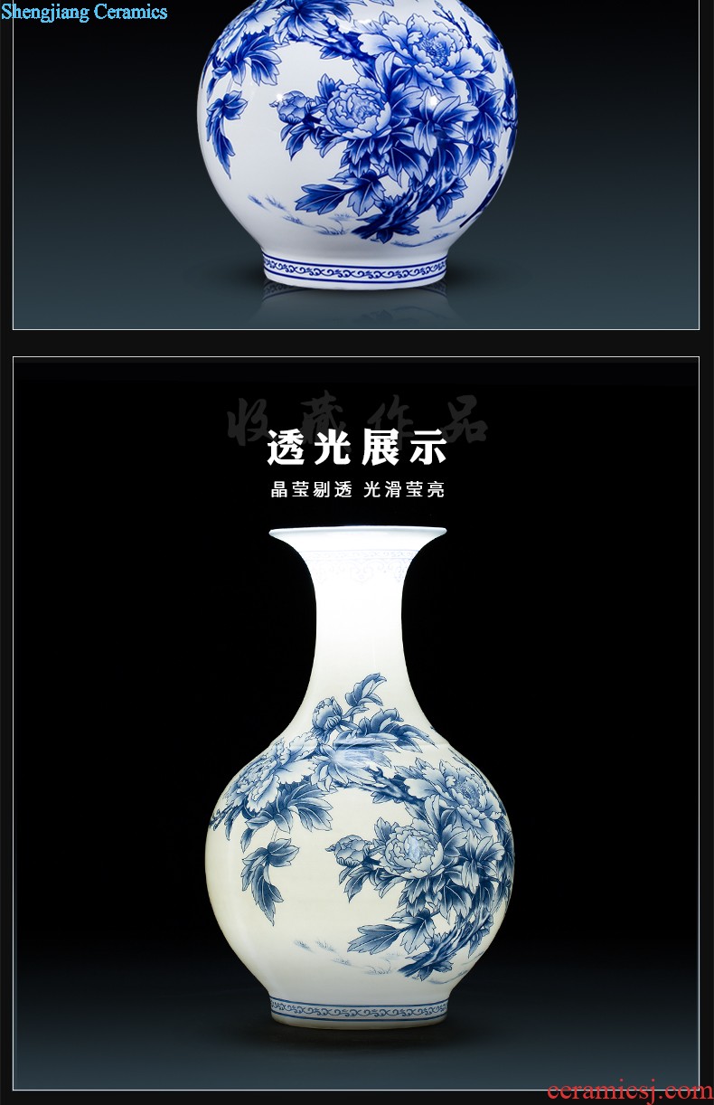 Jingdezhen porcelain vases, antique hand-painted color of blue and white porcelain cover pot Chinese style classical sitting room adornment is placed