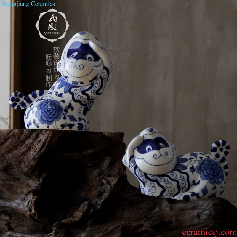 Rain tong home | furnishing articles feng shui decorations war horse kiln jingdezhen ceramics craft porcelain horse creative big pendulum