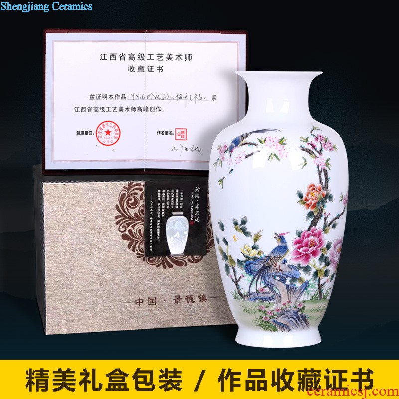 Jingdezhen ceramics lrene hand-painted yu le figure vase flower arranging, furnishing articles sitting room of Chinese style household decorations