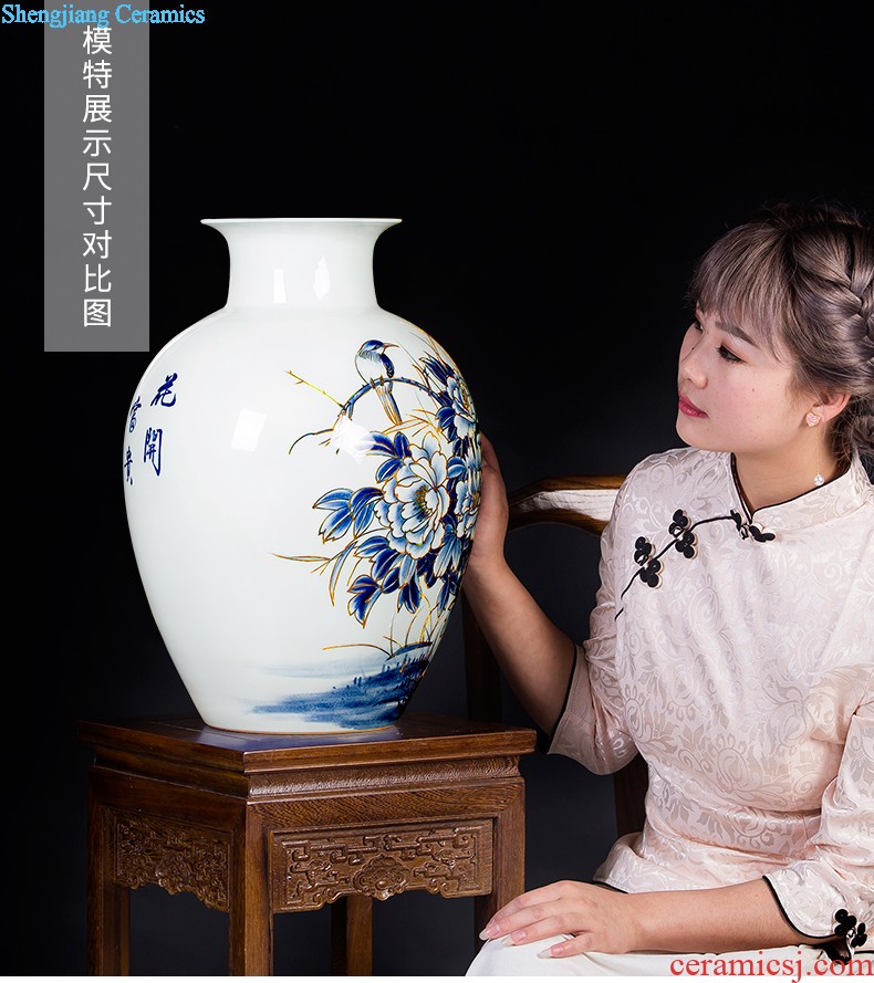 Jingdezhen ceramics imitation qing qianlong pastel vases, flower arranging antique Chinese rich ancient frame sitting room adornment is placed