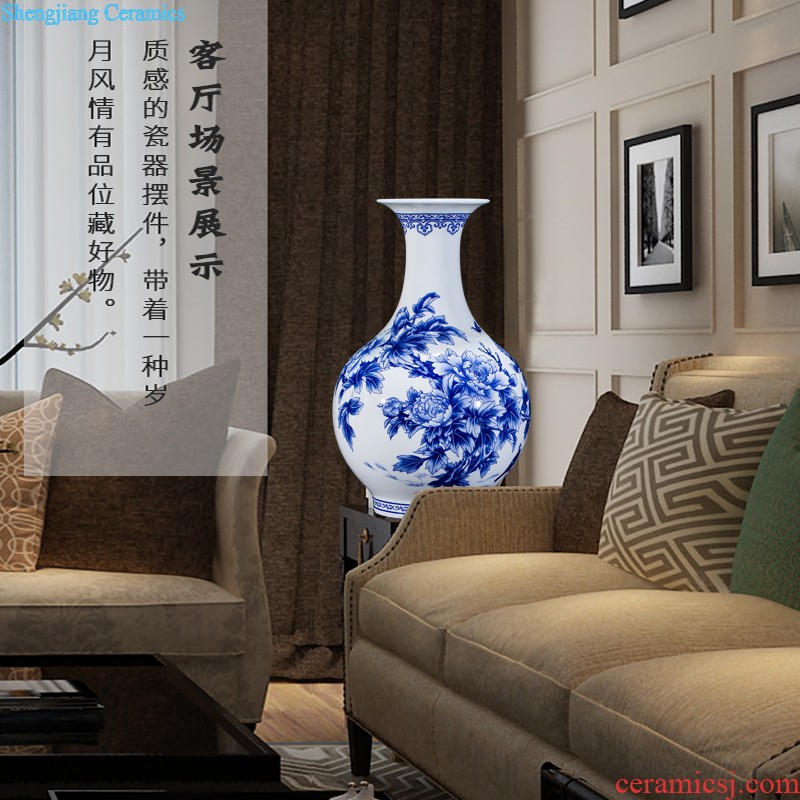 Jingdezhen porcelain vases, antique hand-painted color of blue and white porcelain cover pot Chinese style classical sitting room adornment is placed