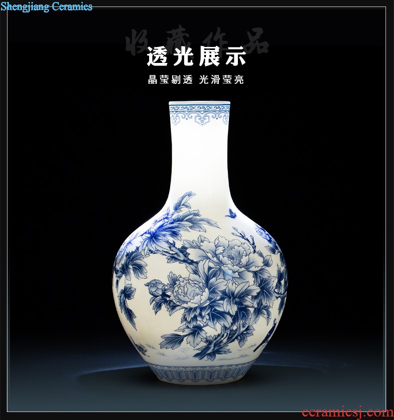 Jingdezhen porcelain vases, antique hand-painted color of blue and white porcelain cover pot Chinese style classical sitting room adornment is placed