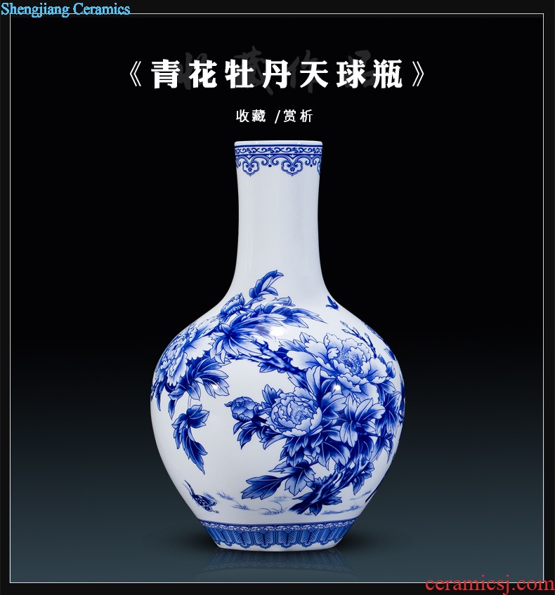 Jingdezhen porcelain vases, antique hand-painted color of blue and white porcelain cover pot Chinese style classical sitting room adornment is placed