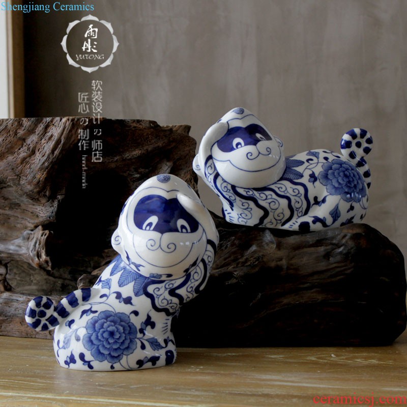 Rain tong home | furnishing articles feng shui decorations war horse kiln jingdezhen ceramics craft porcelain horse creative big pendulum