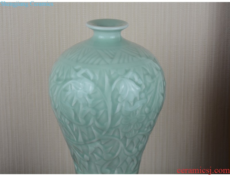 Jingdezhen ceramics hand-painted lotus flower vase Chinese style living room TV cabinet porch household adornment handicraft furnishing articles