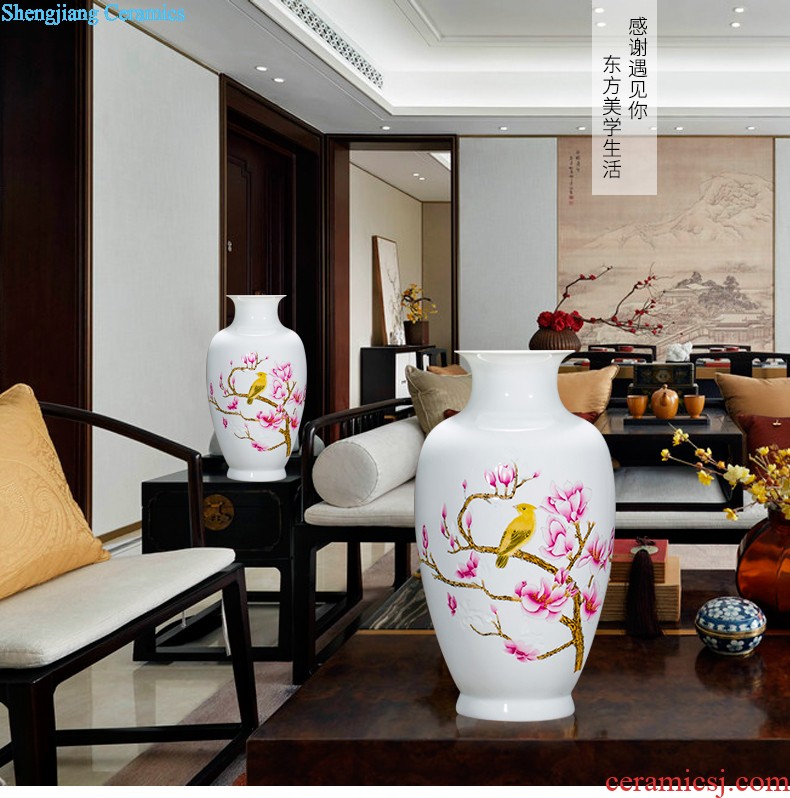 Master of jingdezhen ceramics hand-painted ornaments rich ancient frame blue and white porcelain vases, flower arrangement is the sitting room porch place