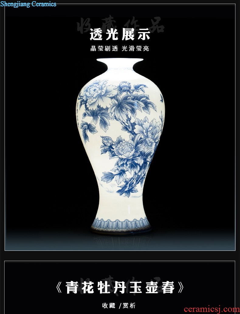 Jingdezhen porcelain vases, antique hand-painted color of blue and white porcelain cover pot Chinese style classical sitting room adornment is placed