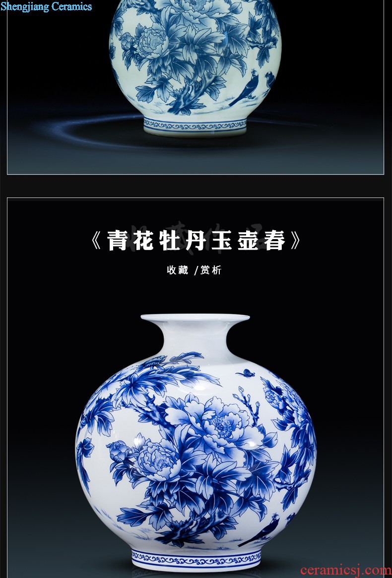 Jingdezhen porcelain vases, antique hand-painted color of blue and white porcelain cover pot Chinese style classical sitting room adornment is placed